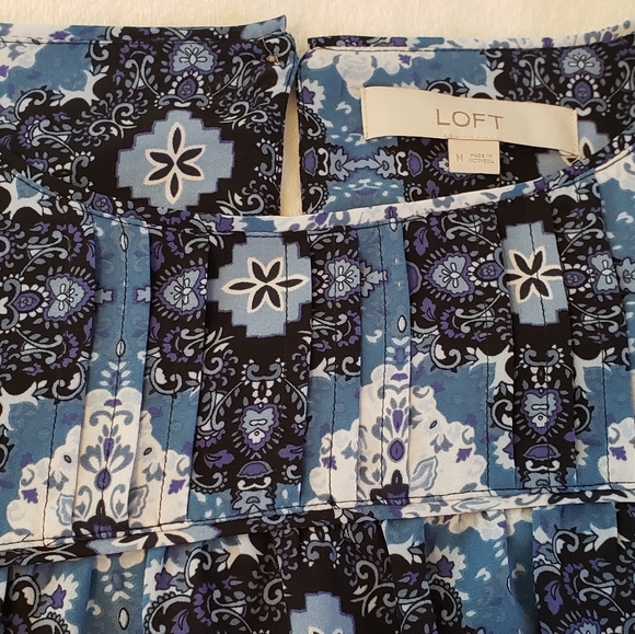 Like new Loft patterned polyester blouse - Picture 3 of 6